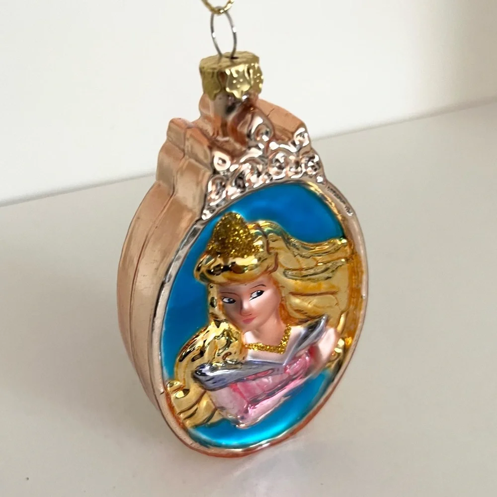 NWOT Sleeping beauty blown Glass Ornament Princess Aurors